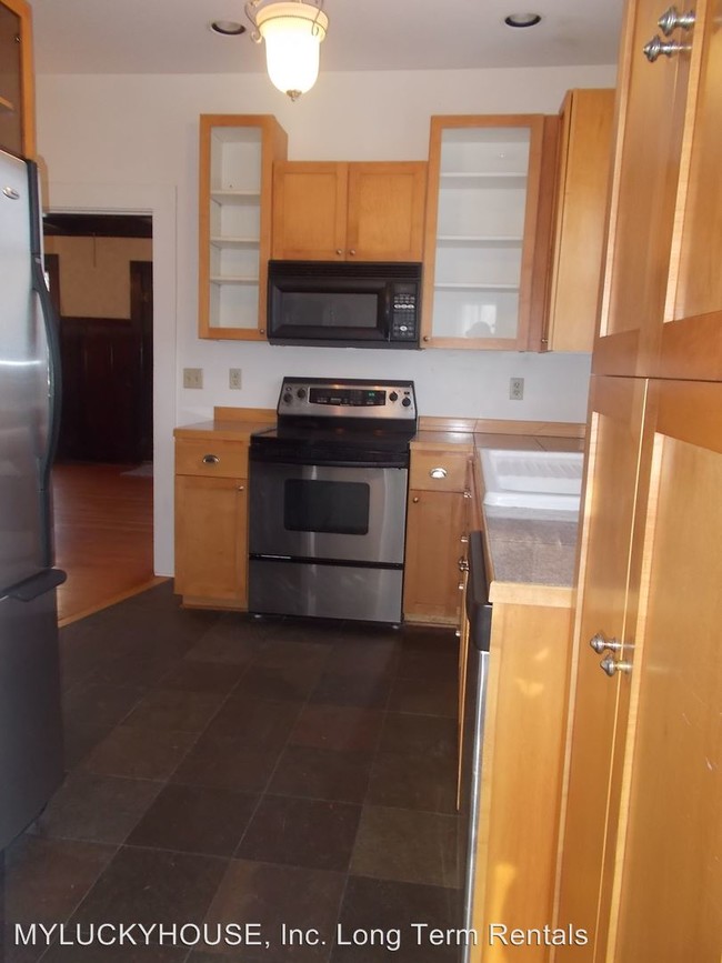 Building Photo - 3 br, 2 bath House - 204 NW St Helens Pl