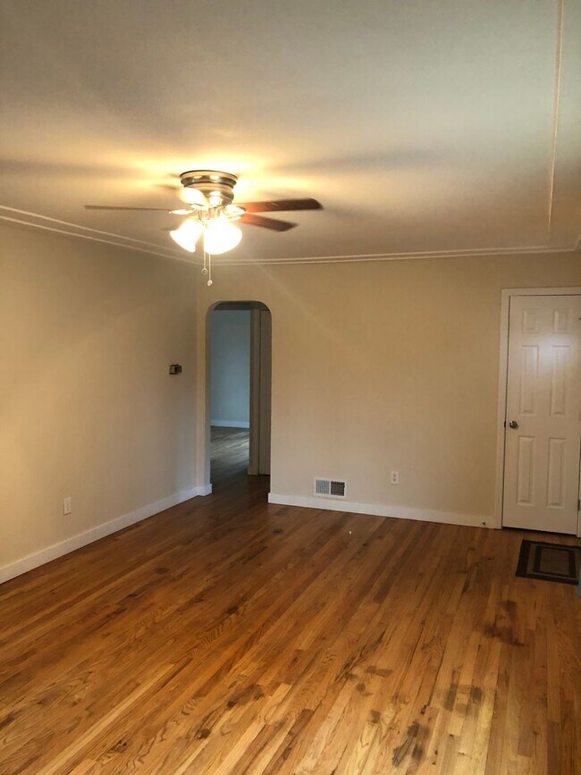Building Photo - JANUARY RENT FREE!!!