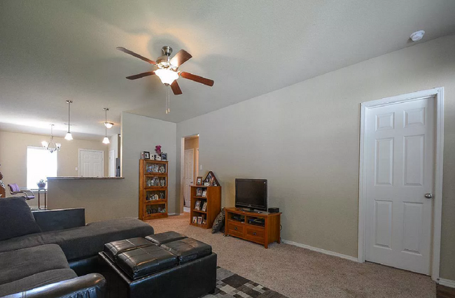 Building Photo - 2041 Fern Valley Dr