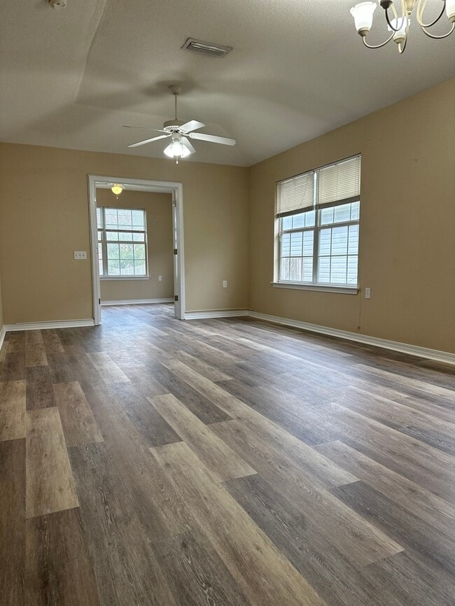 Foto del edificio - 3113 Flintlock Dr