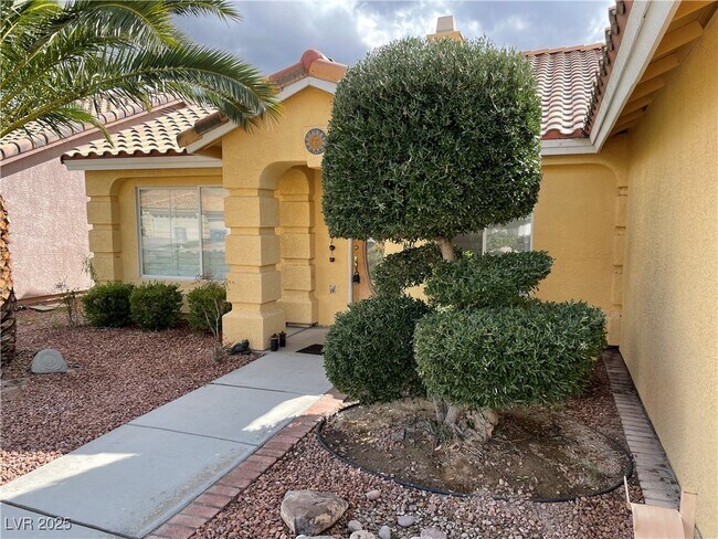 Foto del edificio - 1393 W Glassy Pond Ave