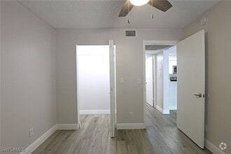 Building Photo - 5305 Summerlin Rd