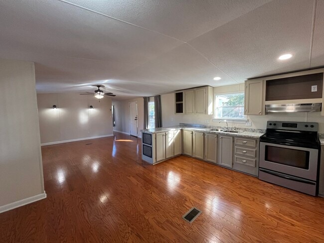 Foto del edificio - Newly renovated 3 Bedroom, 2 Bathroom Manufactured Home Just outside of Live Oak