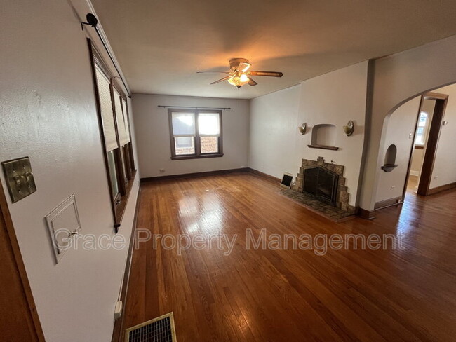 Building Photo - 343 S Clarkson St