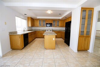 Building Photo - 554 Campus Oaks Ct