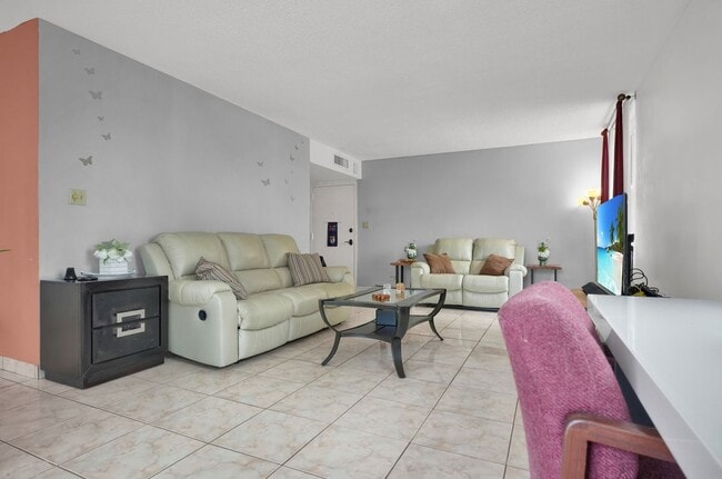 Foto del edificio - 16558 NE 26th Ave
