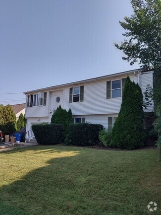 Building Photo - 10 Stony Acre Dr