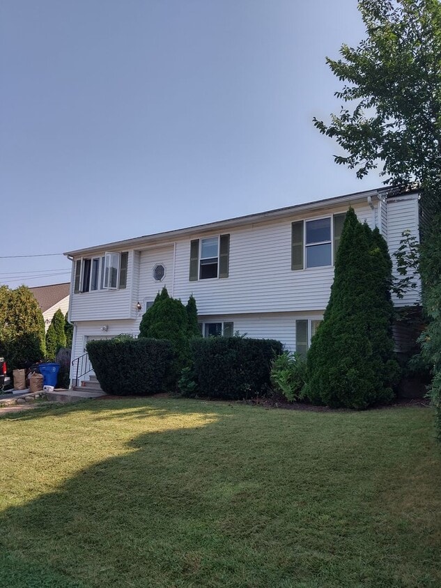 Primary Photo - ****Cranston West/Stonehill - Single Famil...