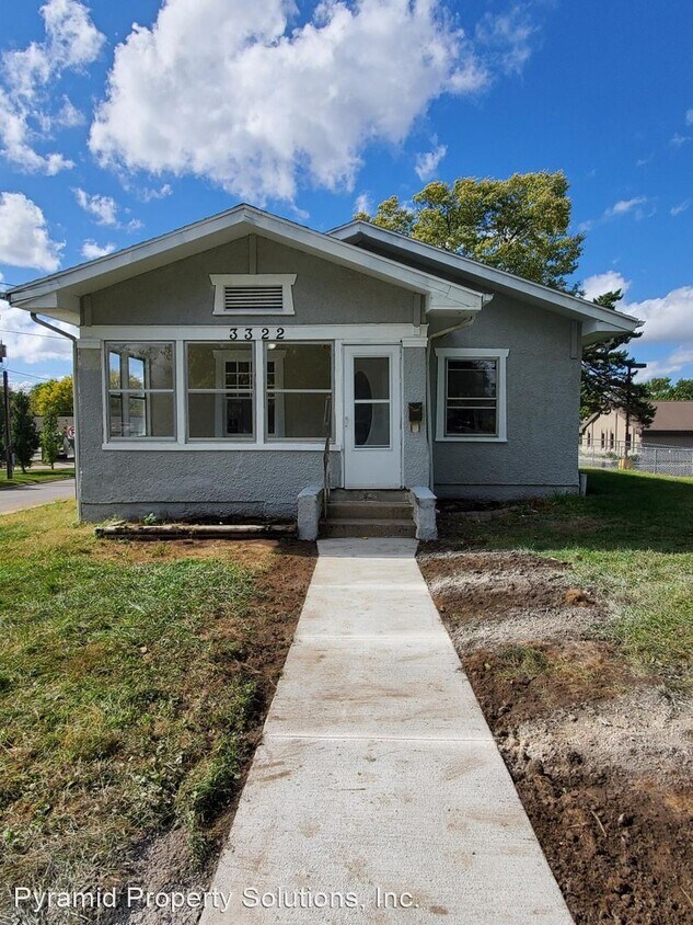 3322 SW 8th St, Des Moines, IA 50315 House Rental in Des Moines, IA