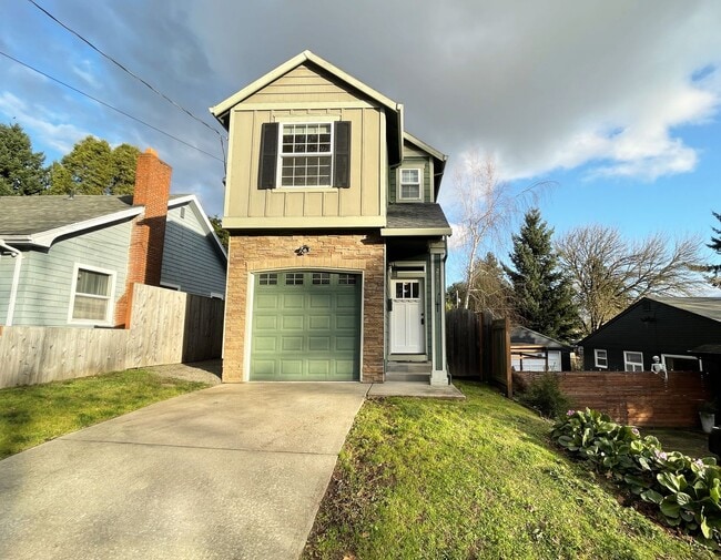 Fantastic South Tabor Home with Attached Garage, Washer/Dryer, A/C - Fantastic South Tabor Home with Attached Garage, Washer/Dryer, A/C
