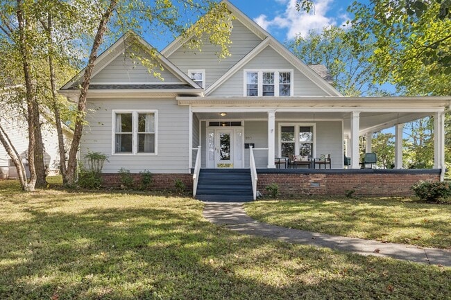 Photo - 920 Silverdene Pl House