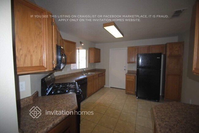 Building Photo - 737 E Sack Dr