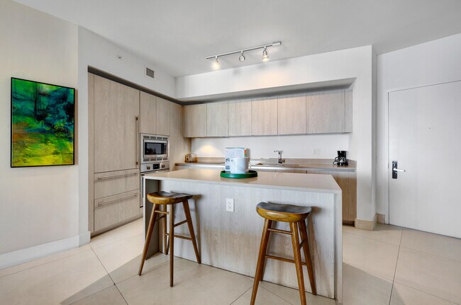 Building Photo - 4111 S Ocean Dr