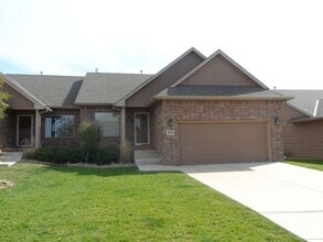 Building Photo - 2040 N Springbrook St