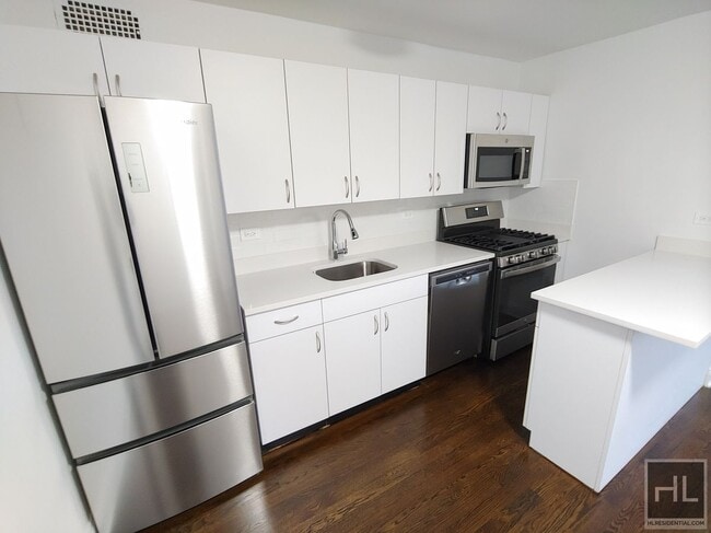 Building Photo - E 16 ST