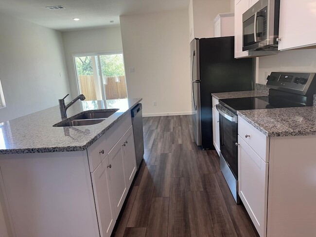 Building Photo - 4423 Marigold Dr