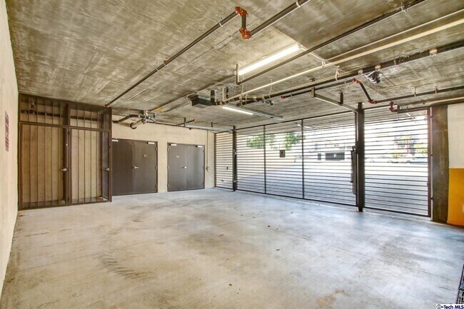 Foto del edificio - 2218 Montrose Ave