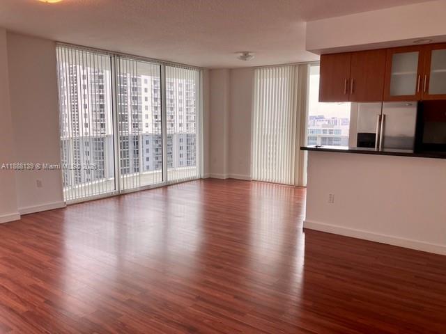 Foto principal - 601 NE 23rd St