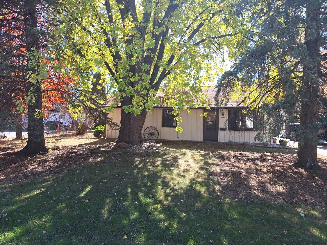 Primary Photo - 1285 Glenview Dr