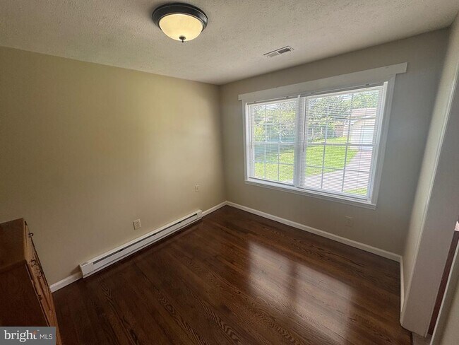 Foto del edificio - 206 Fredericktowne Dr