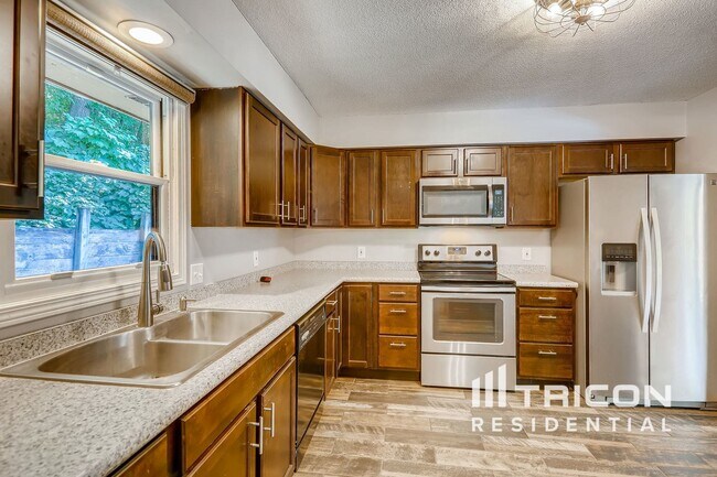 Foto del edificio - 3409 Brookview Dr