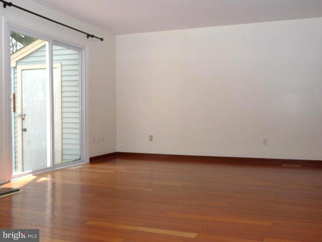 Building Photo - 62 Farnwood Rd
