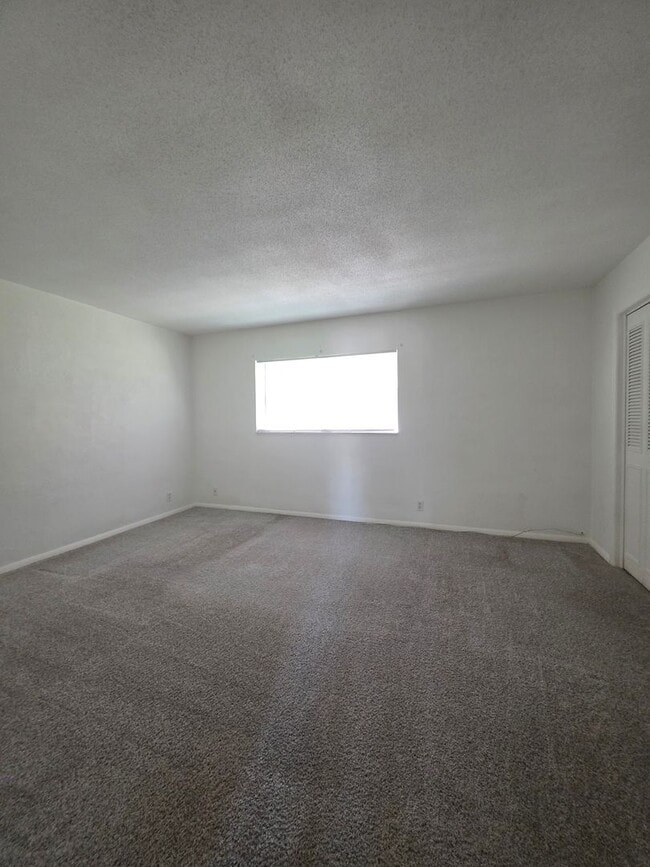 Building Photo - 1 Bedroom / 1 Bathroom Apartment Home  ** ...