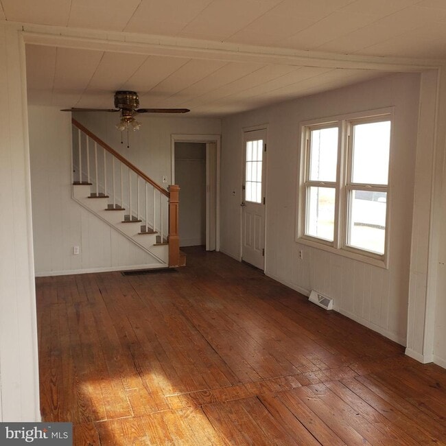 Building Photo - 19 Laverne Dr