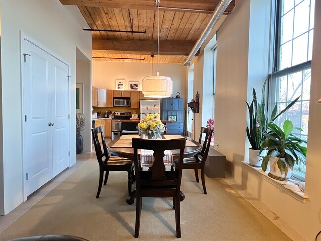 Foto del edificio - 35 Riverwalk Way