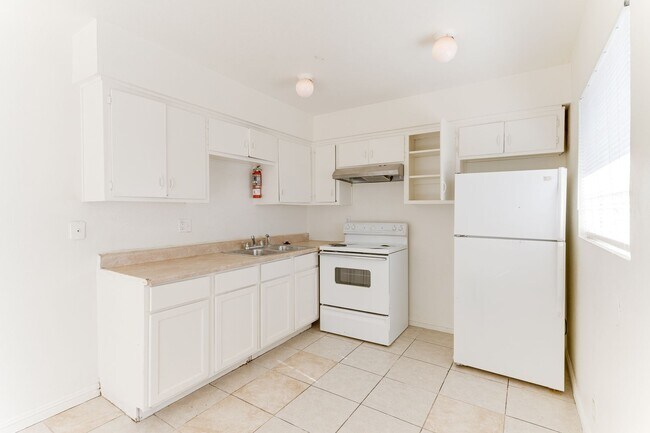 Foto del edificio - Bright & Spacious 2-Bedroom Upstairs Unit in Central Las Vegas!