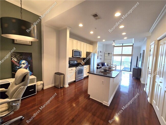 Foto del edificio - 3040 Peachtree Rd NW