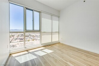Building Photo - 4575 Dean Martin Dr