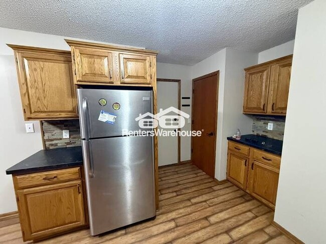 Building Photo - 2 BR Oakdale Townhome Avail NOW!