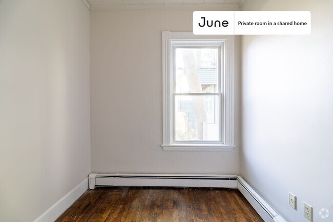 Building Photo - Private bedroom in 3 bed/1 bath Home