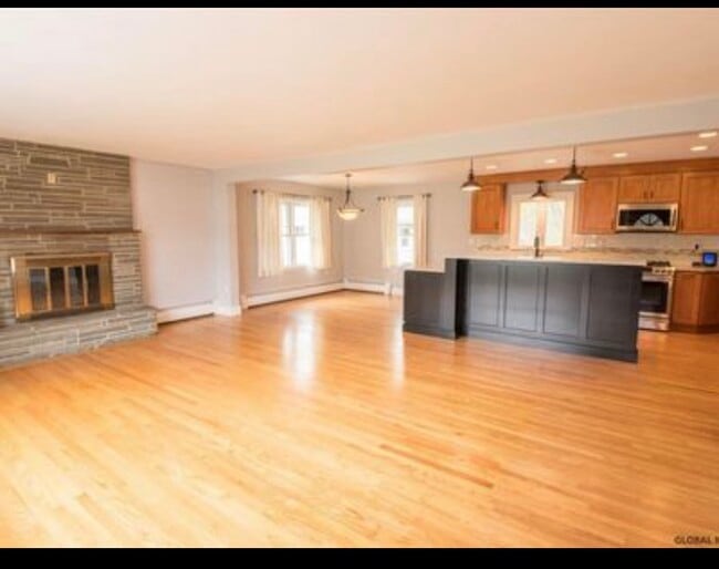 Building Photo - 36 Meadow Dr