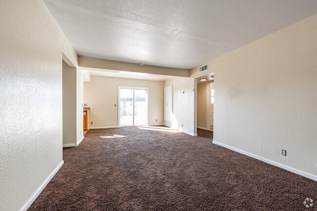 2 habitaciones, 2 baños - 850 pies cuadrados - Sala de estar - Vintage Palms