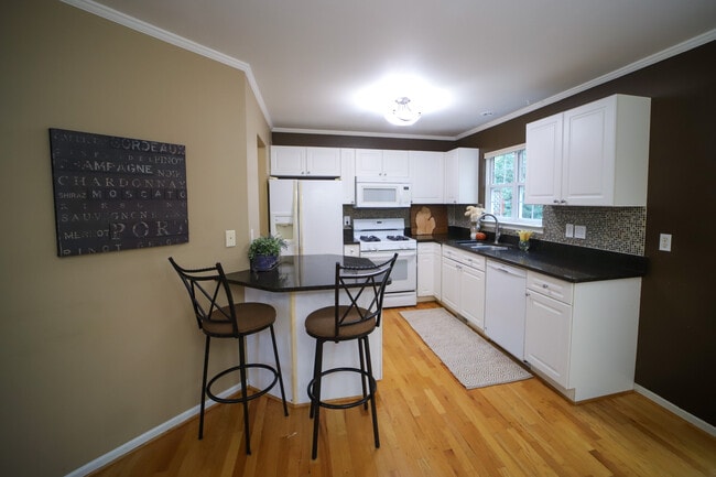 Building Photo - 417 Cambridge Dr