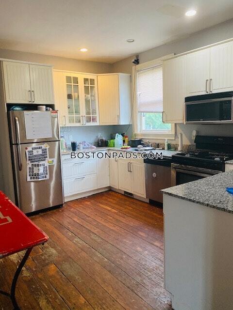 Building Photo - 731 Parker St