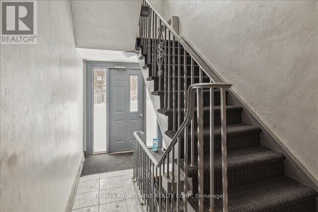 Photo du bâtiment - 1023 Churchill Ave