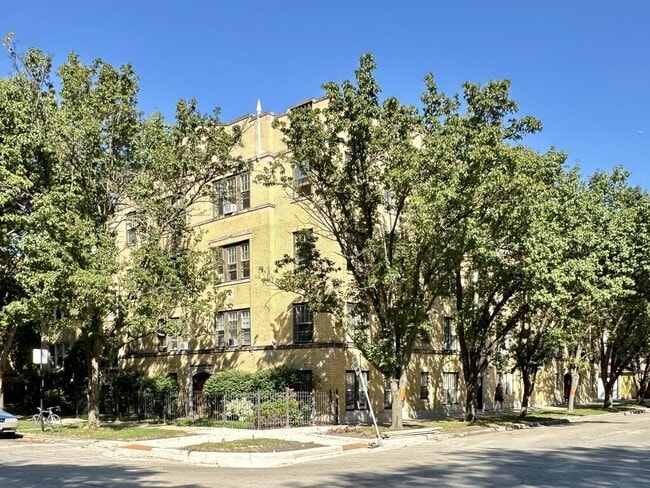 Building Photo - 4301 N Francisco Ave