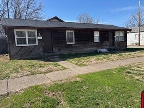 Building Photo - 701 703-703 E Oregon St