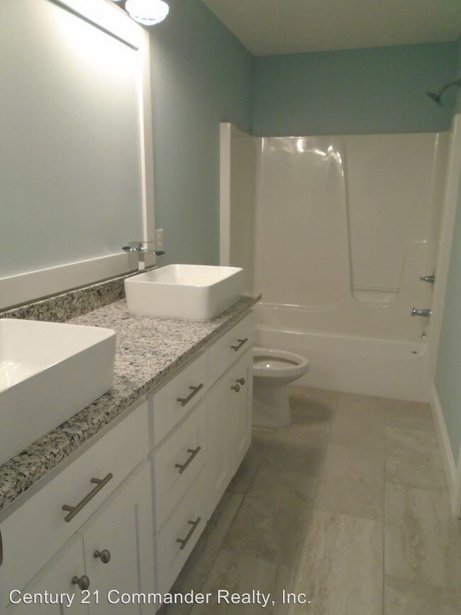Building Photo - 4 br, 3.5 bath House - 14203 A Millcole Ave