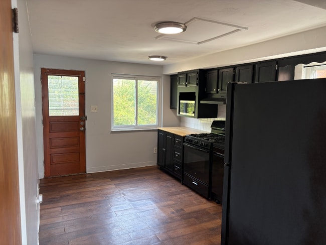 Building Photo - 1405 Belasco Ave