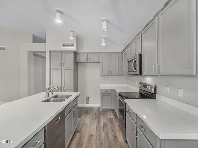 Foto del edificio - 17540 W Maui Ln
