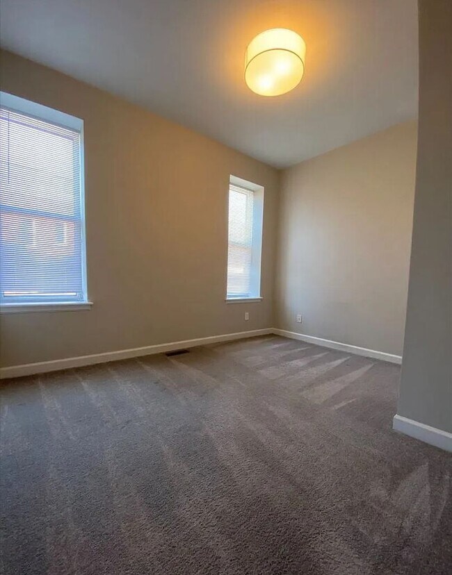 Foto del edificio - Clean, Bright & Beautifully Maintained 2BR/1BA in Shaw/Botanical!