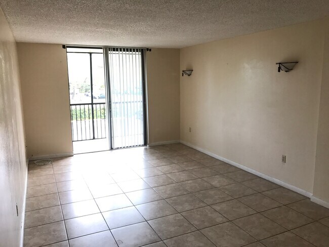 Foto del edificio - 16851 NE 23rd Ave