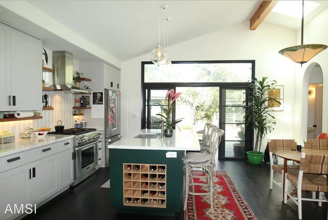 Building Photo - 3 br, 2 bath House - 1833 Catalina Ave