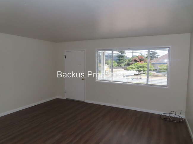 Building Photo - Wonderful duplex in country setting