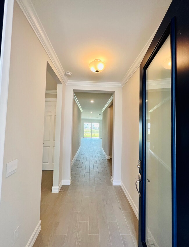Building Photo - 28053 Sanibel Sands St