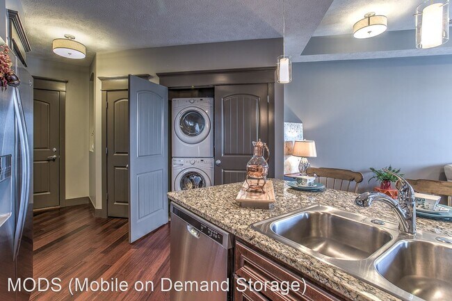 Foto del edificio - 1 br, 1 bath Apartment - 1010 N. 192nd Cou...